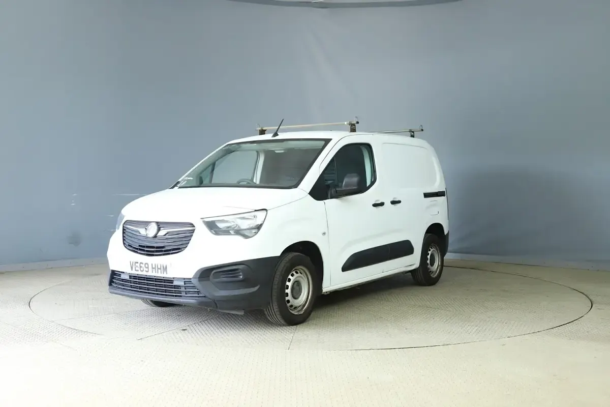 Used Vauxhall Combo Edition 100 HP (73 kW) 2019 White MPV