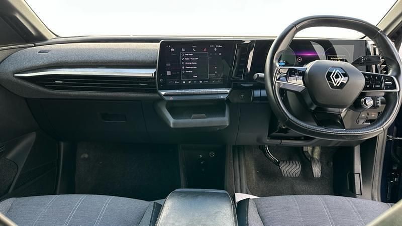 Begagnad Renault Megane E-Tech Iconic 161 kW (220 HK) 2024 Blå Halvkombi