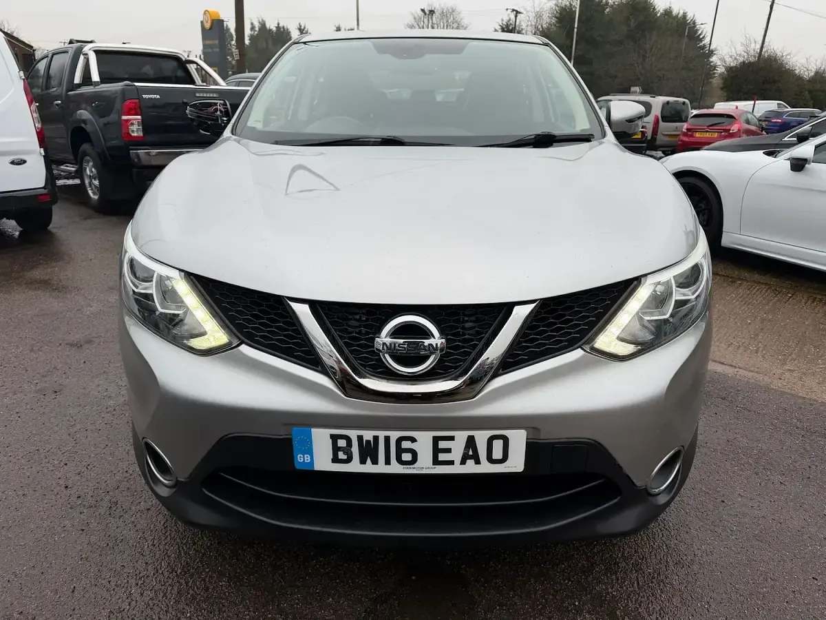 Used Nissan Qashqai Acenta 110 HP (80 kW) 2016 Silver SUV