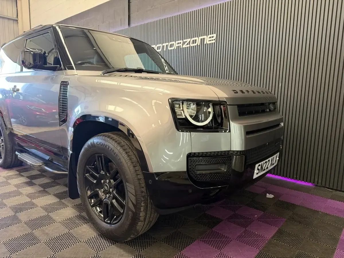 Usado Land Rover Defender Dynamic 250 HP (183 kW) 2022 Cinzento SUV