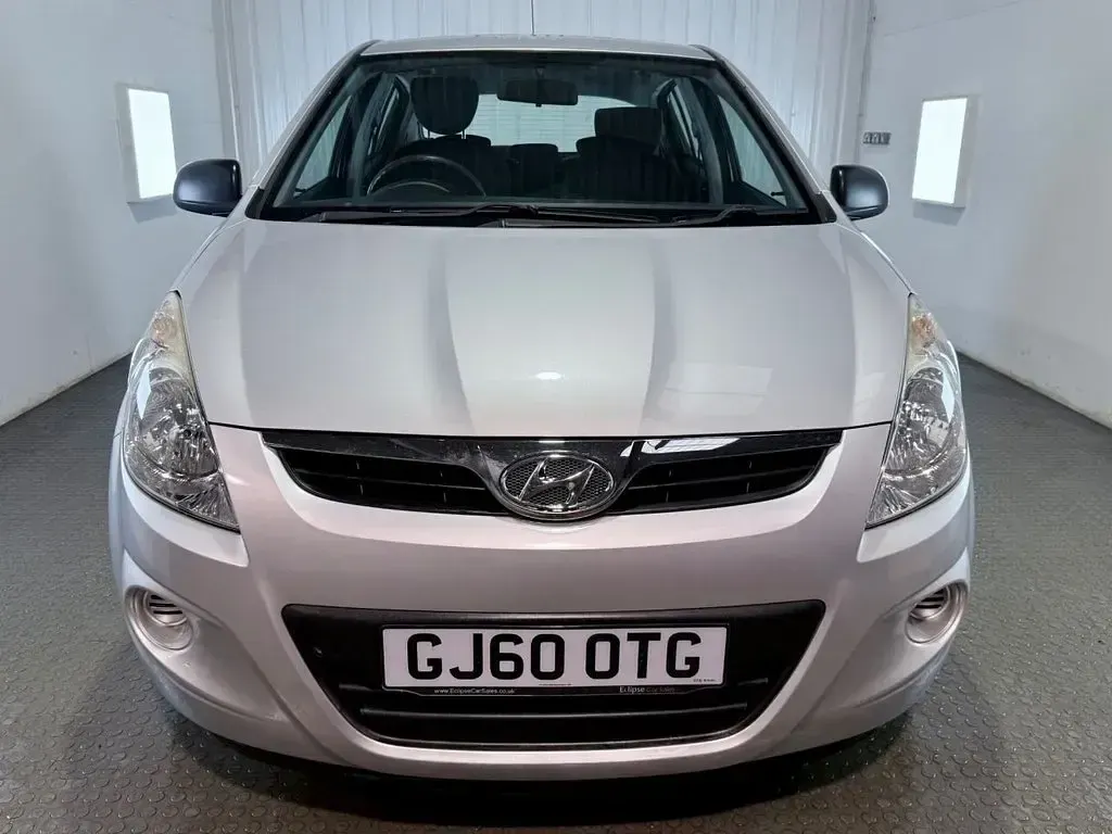 Used Hyundai i20 Classic 78 HP (57 kW) 2010 Silver Hatchback