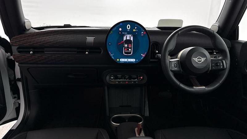 Used Mini Cooper Hatch 154 HP (113 kW) 2024 White Hatchback