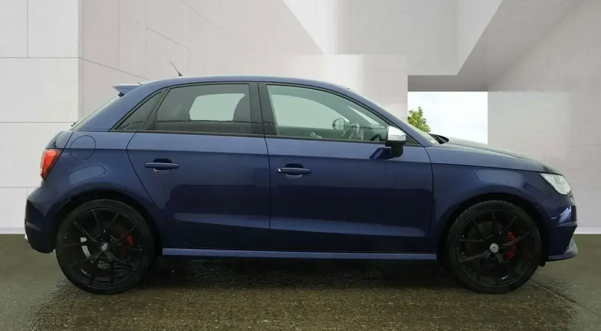Used Audi A1 Advanced 256 HP (188 kW) 2014 Blue Hatchback