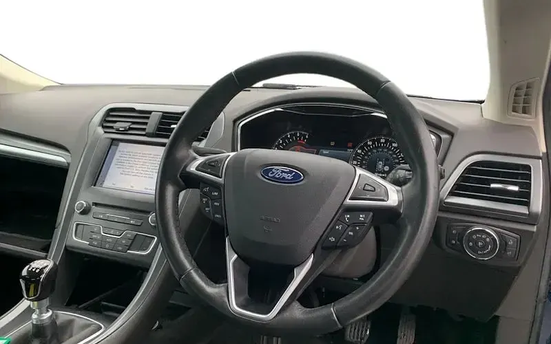 Used Ford Mondeo Titanium 179 HP (131 kW) 2016 Blue Hatchback