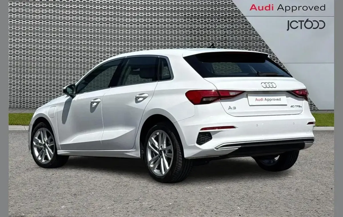 Used Audi A3 e-tron Sport 200 HP (147 kW) 2024 White Hatchback