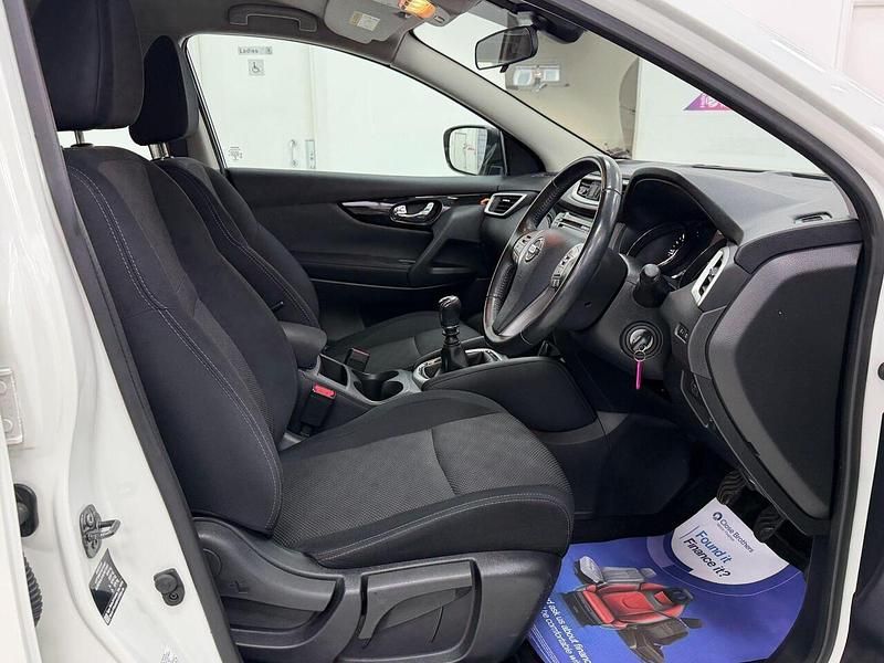 Used Nissan Qashqai Acenta 110 HP (80 kW) 2016 White SUV