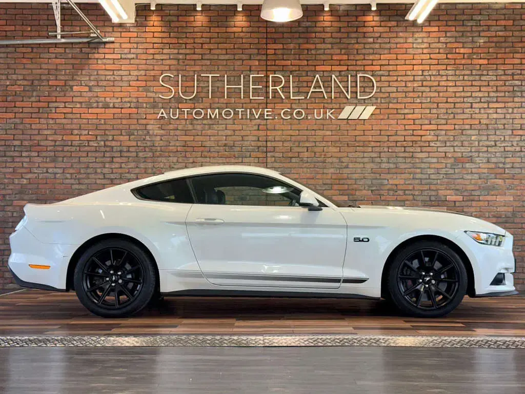 Used Ford Mustang 2018 White Coupe