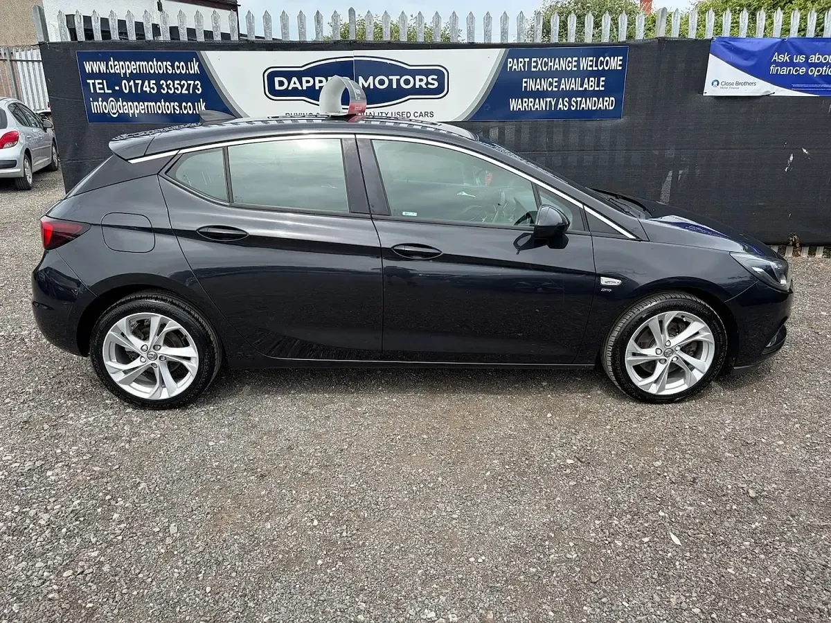 Used Vauxhall Astra SRi 110 HP (80 kW) 2016 Black Hatchback