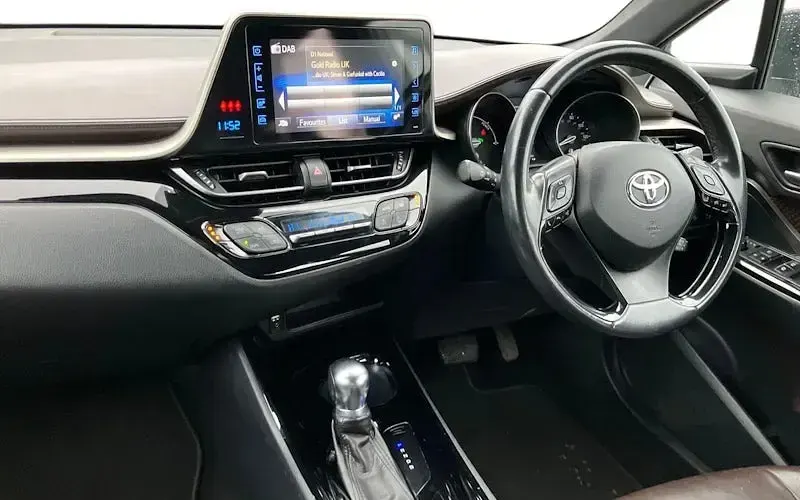 Begagnad Toyota C-HR 122 HK (89 kW) 2018 Grå SUV