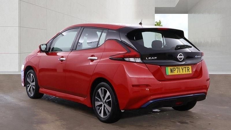 Usado Nissan Leaf Acenta 110 kW (150 HP) 2022 Vermelho Citadino