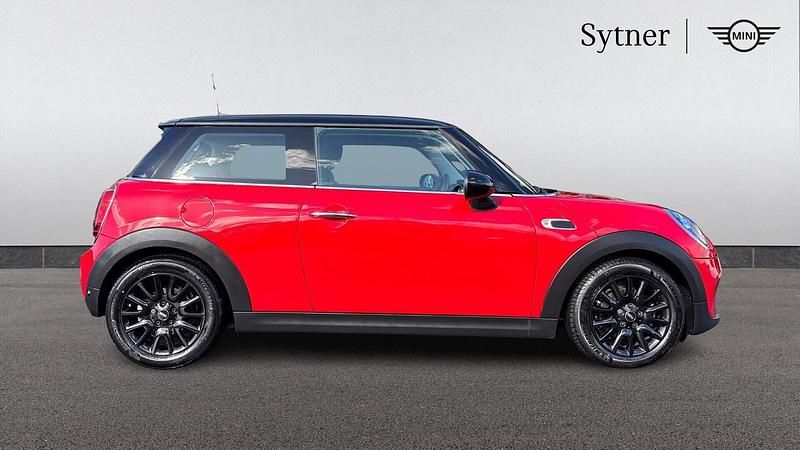 Usado Mini Cooper Hatch 134 CV (98 kW) 2018 Rojo Utilitario