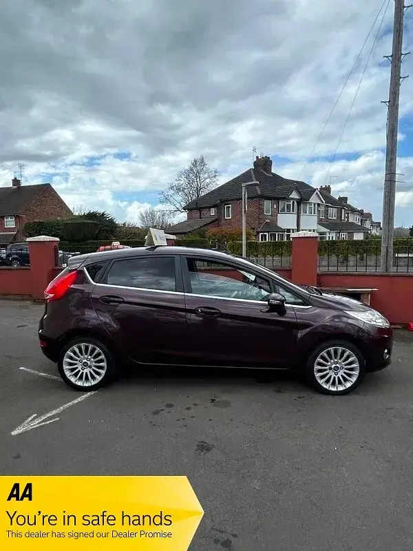 Used Ford Fiesta Titanium 96 HP (70 kW) 2011 Purple Hatchback