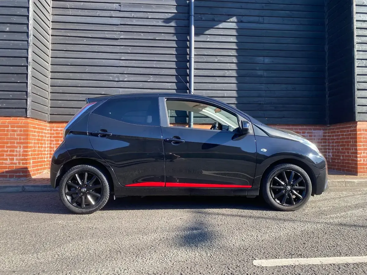 Used Toyota Aygo x-press 68 HP (50 kW) 2018 Black Hatchback