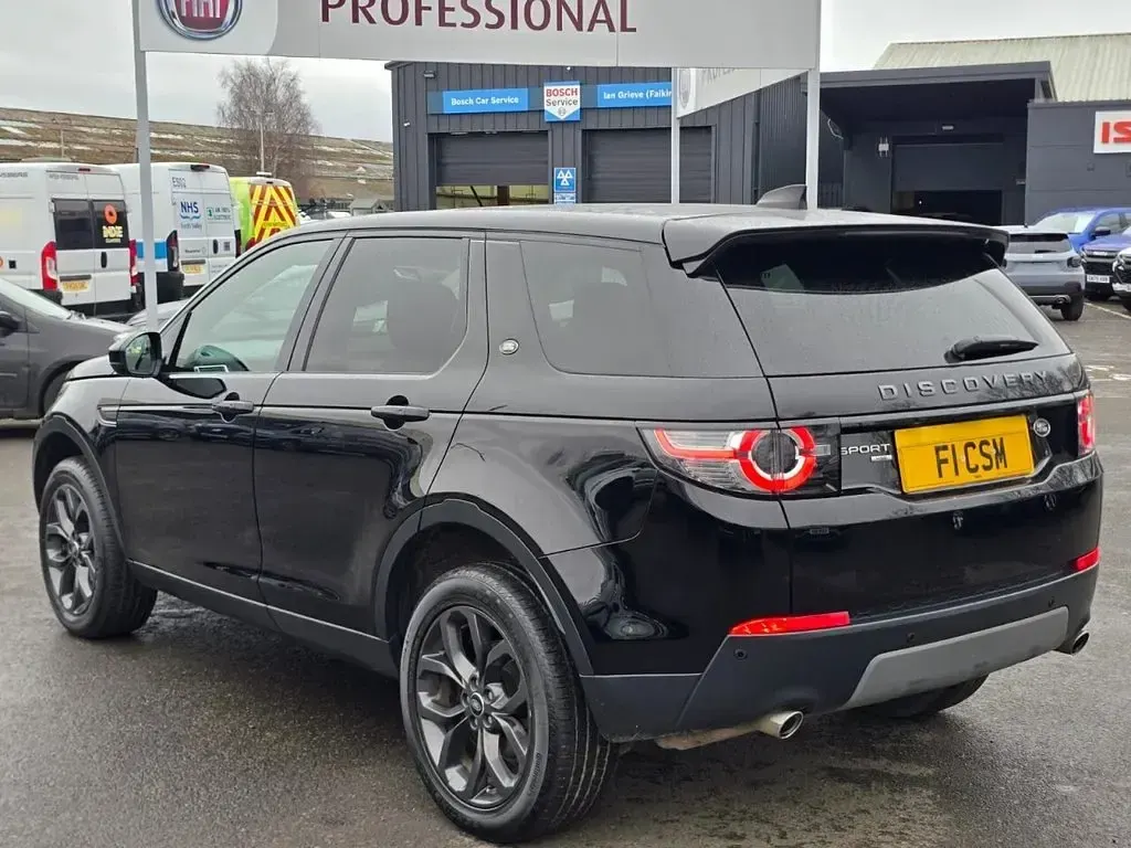 Used Land Rover Discovery 5 Landmark 180 HP (132 kW) 2019 Black SUV