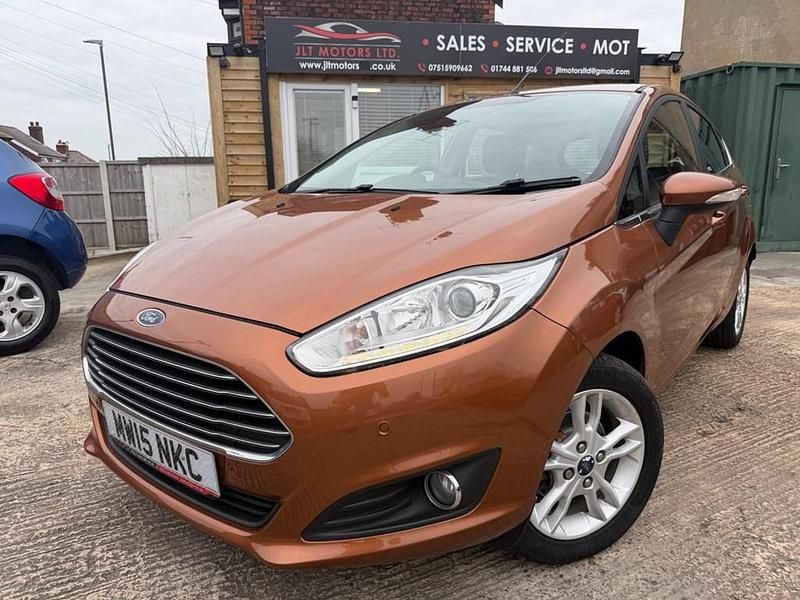 Używany Ford Fiesta Zetec 2015 Brązowy Hatchback