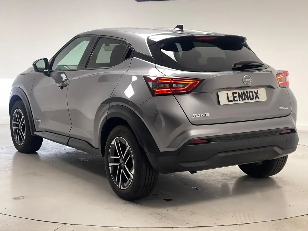 Używany Nissan Juke N-Connecta 143 KM (105 kW) 2024 Szary SUV