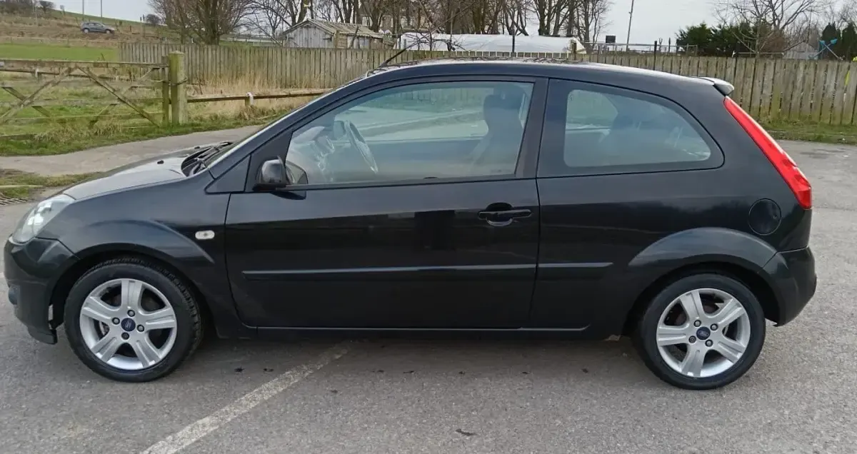 Used Ford Fiesta Zetec 75 HP (55 kW) 2007 Black Hatchback