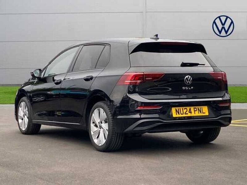 Begagnad VW Golf VIII Match 150 HK (110 kW) 2024 Svart Halvkombi