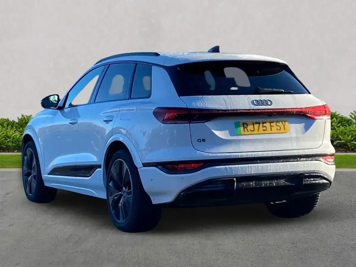Używany Audi e-tron Performance 225 kW (306 KM) 2025 Biały SUV