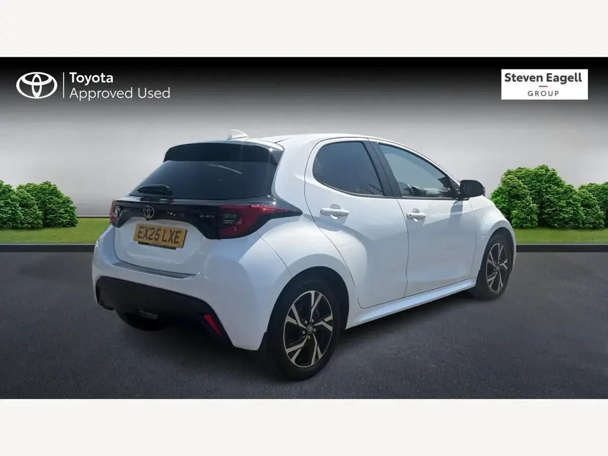 Used Toyota Yaris Design 2025 White Hatchback