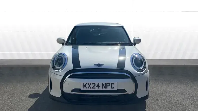Begagnad Mini Cooper Classic 136 HK (100 kW) 2024 Vit Halvkombi