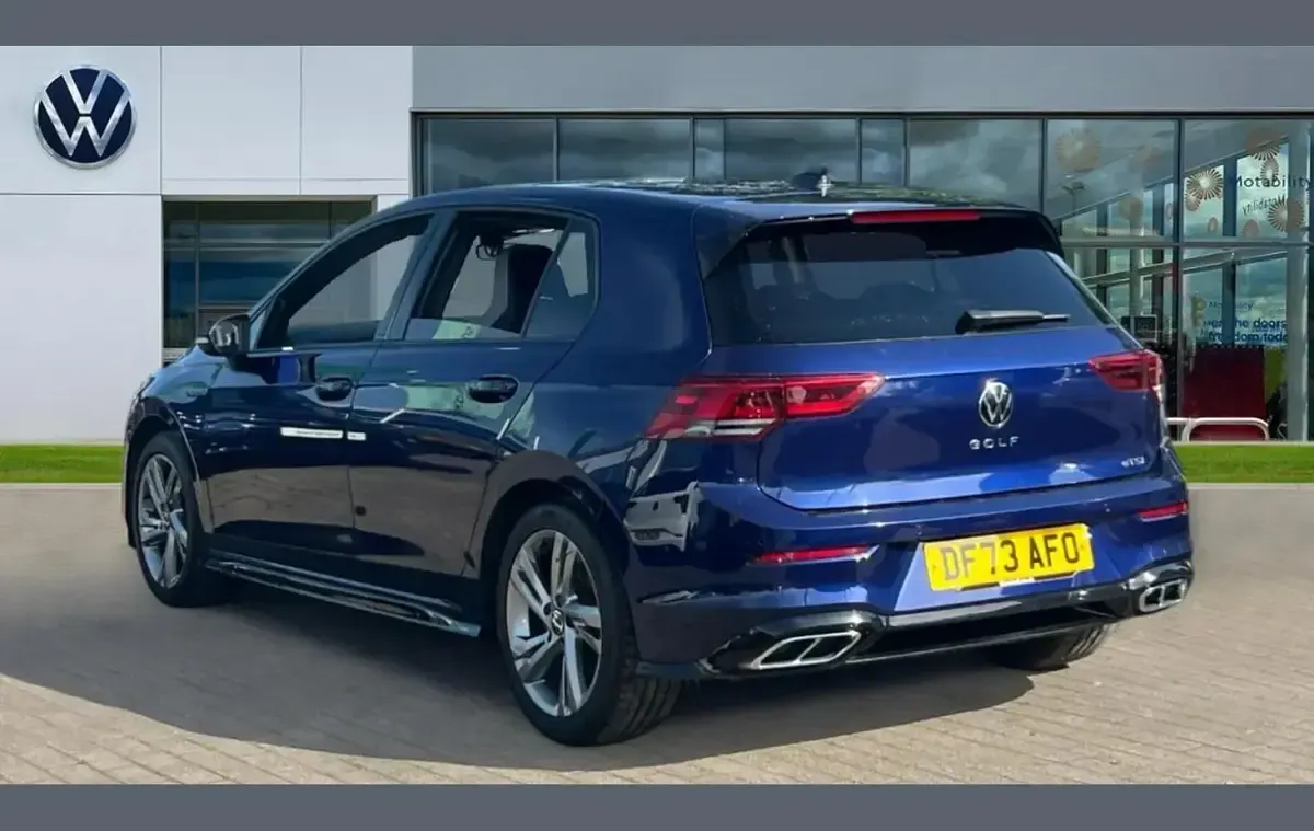 Used VW Golf VIII R-line 147 HP (108 kW) 2023 Blue Hatchback