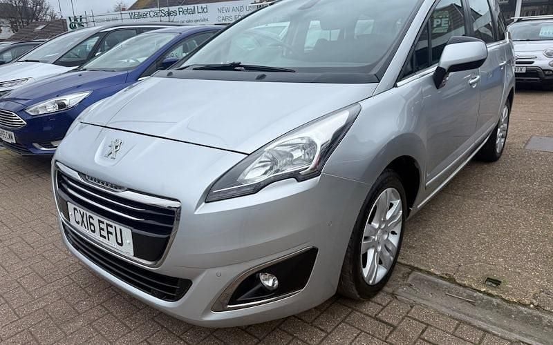 Usado Peugeot 5008 Active 120 HP (88 kW) 2016 Carrinha