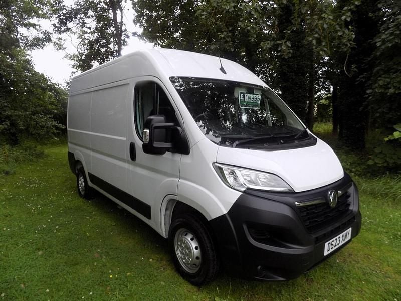 White Used 2023 Vauxhall Movano Van | £14,495 (Good price) - Image 1/4