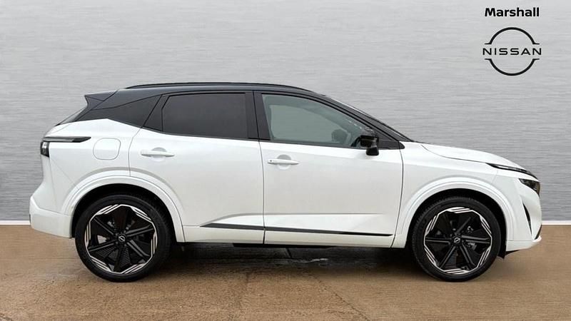 New Nissan Qashqai 158 HP (116 kW) 2025 Two tone pearl  pearl white with pearl black roof SUV