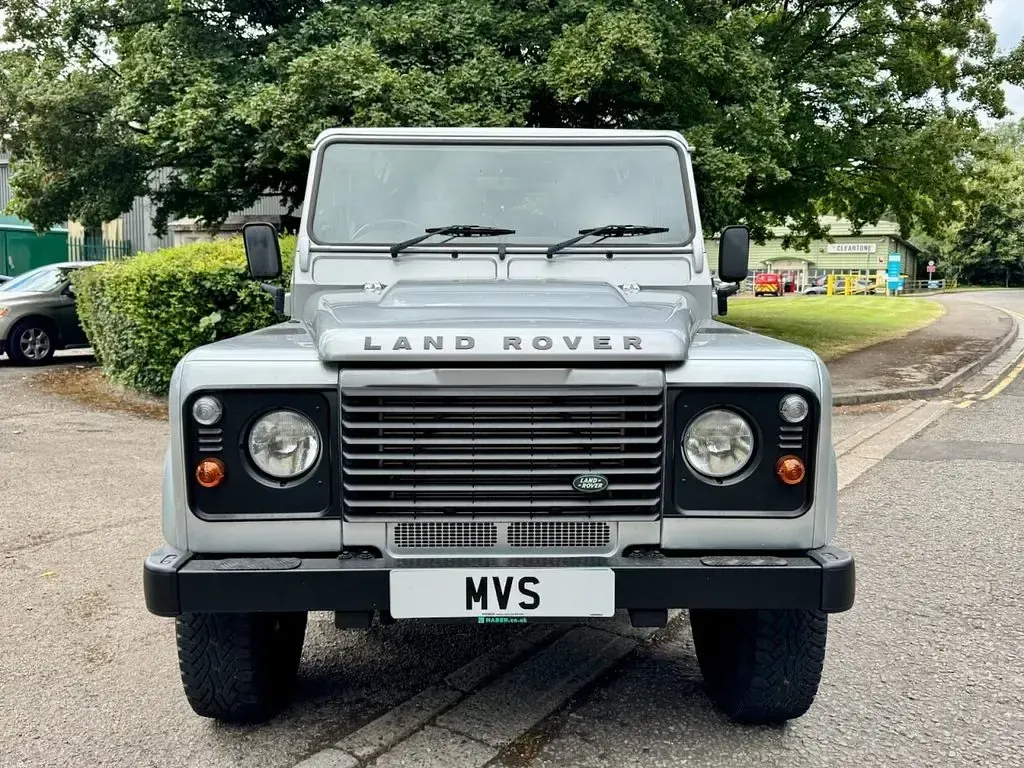 Used Land Rover Defender 122 HP (89 kW) 2011 Silver Hatchback