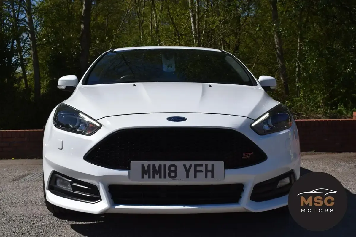 Used Ford Focus ST 185 HP (136 kW) 2017 White Hatchback