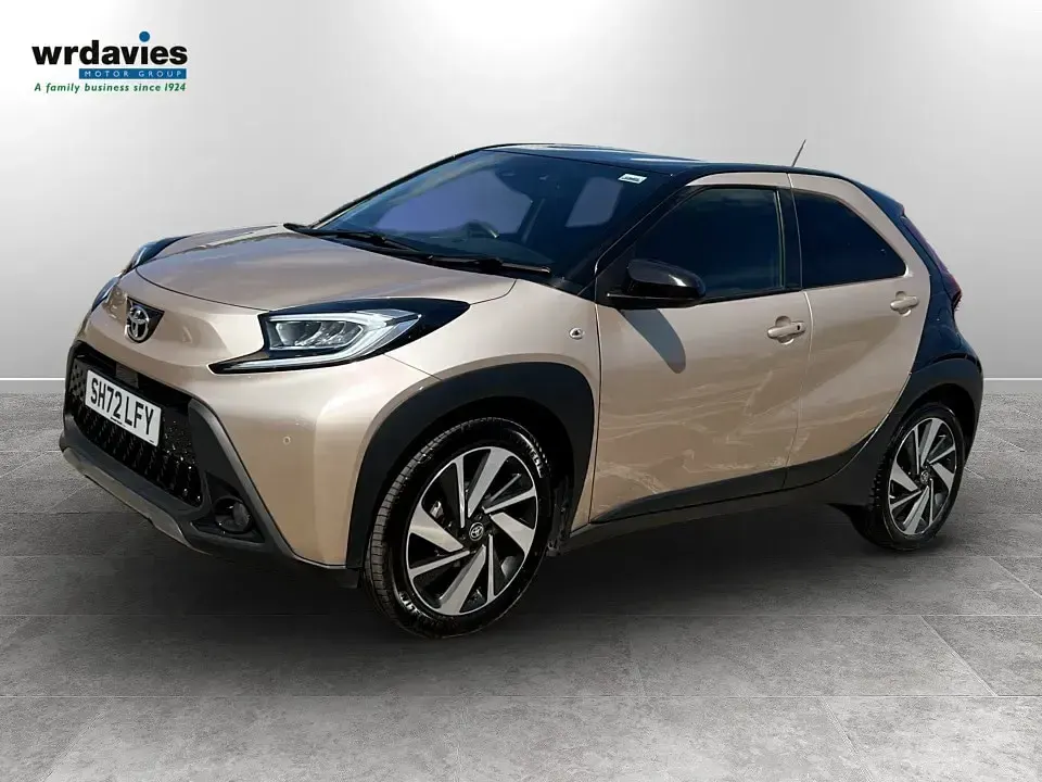 Used Toyota Aygo X 72 HP (52 kW) 2022 Beige SUV
