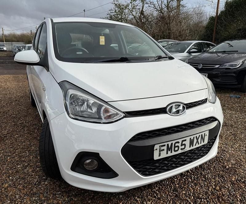 Usado Hyundai i10 SE 66 HP (48 kW) 2016 Branco Citadino