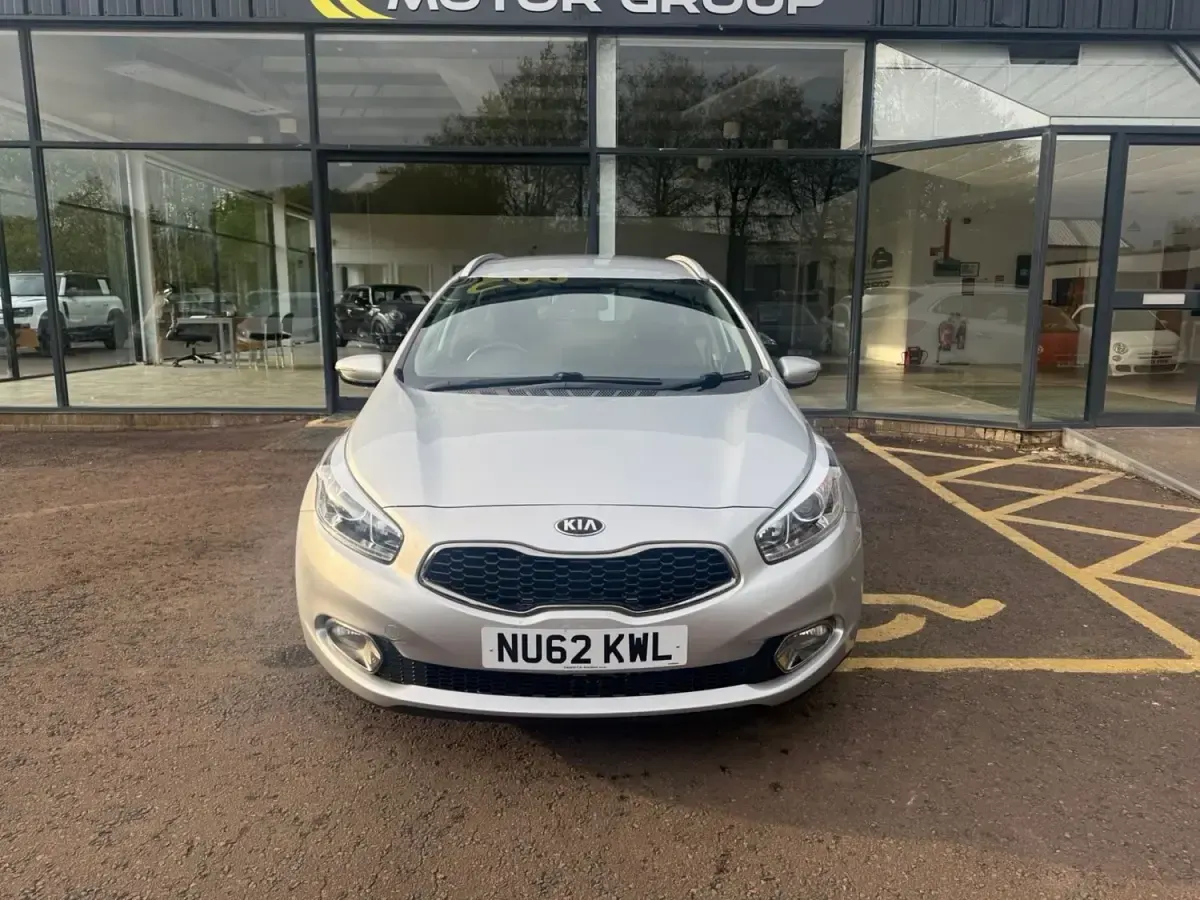 Używany Kia Ceed 2013 Srebrny Hatchback