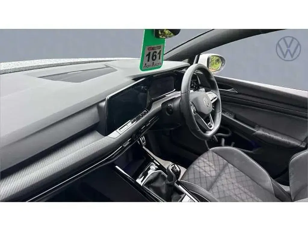Used VW Golf VIII R-line 150 HP (110 kW) 2024 White Hatchback