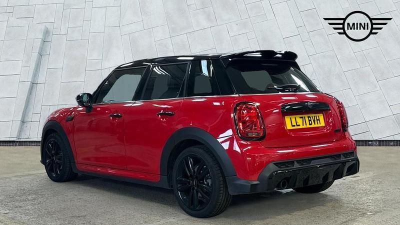 Used Mini Cooper Hatch 134 HP (98 kW) 2021 Red Hatchback
