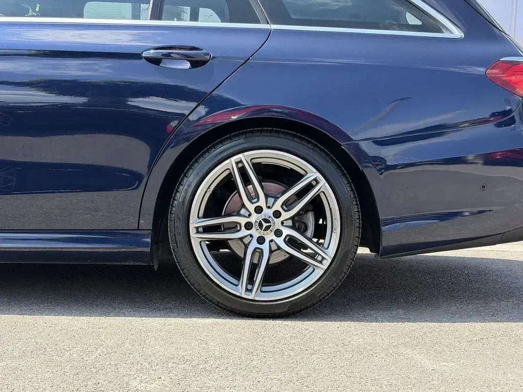 Used Mercedes E220 AMG line 194 HP (142 kW) 2017 Blue Estate