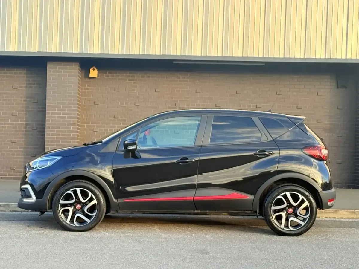 Usado Renault Captur Dynamique 90 HP (66 kW) 2017 Preto SUV