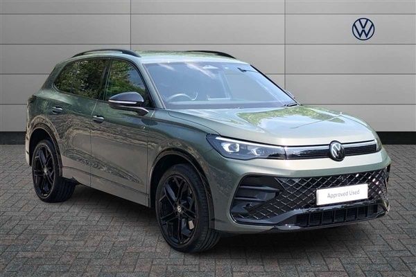 Green Used 2025 VW Tiguan Black Edition SUV | £42,264 (Expensive) - Image 1/4
