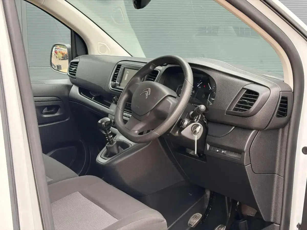 Używany Citroën Dispatch 2023 Biały Minivan