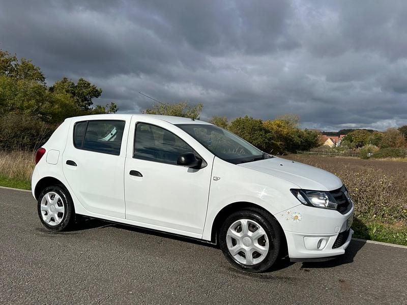 Used Dacia Sandero Ambiance 2016 White Hatchback