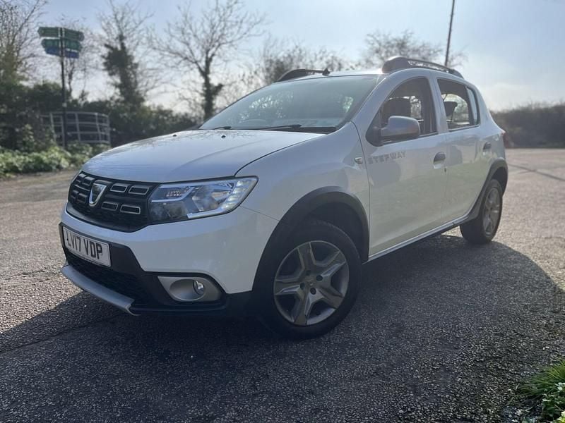 Used Dacia Sandero Lauréate 90 HP (66 kW) 2017 White Hatchback