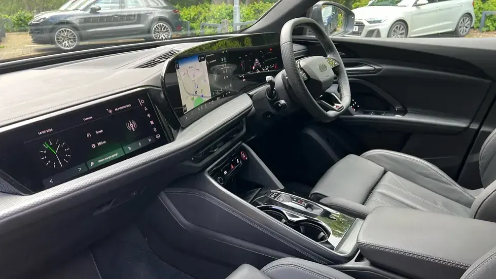 Używany Audi Q5 Sport 204 KM (150 kW) 2025 Szary SUV