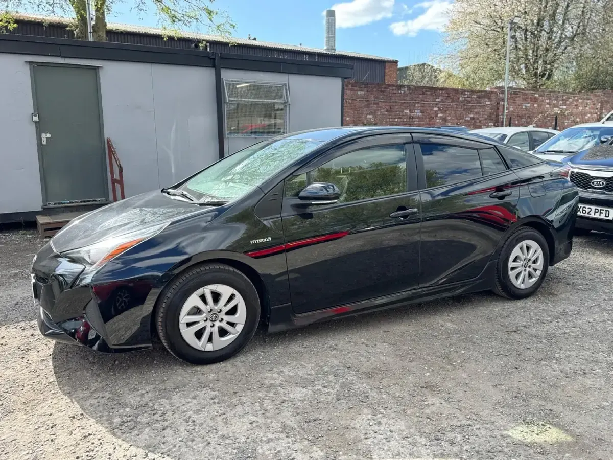 Used Toyota Prius Active 122 HP (89 kW) 2026 Black Hatchback