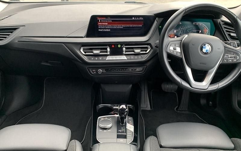 Used BMW 118 Sport Line 136 HP (100 kW) 2021 White Hatchback