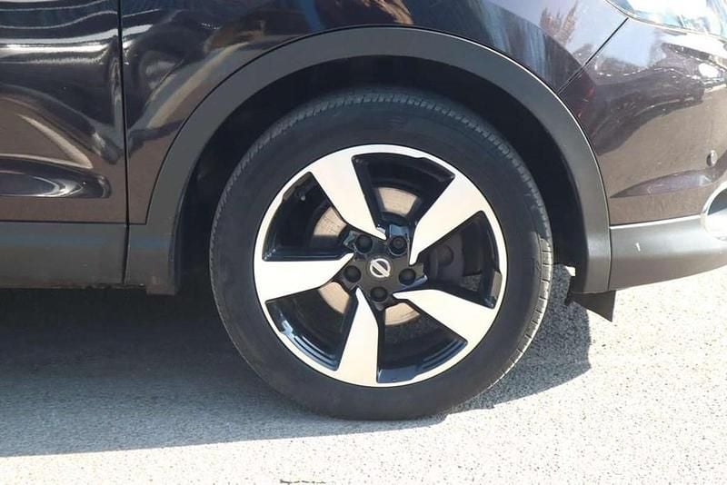 Used Nissan Qashqai N-Vision 115 HP (84 kW) 2017 Black SUV