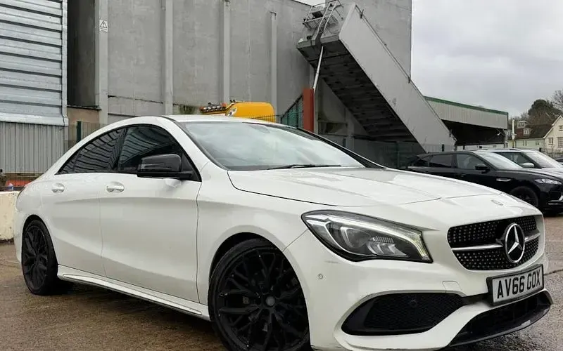 Usado Mercedes CLA220 AMG line 177 HP (130 kW) 2016 Sedan