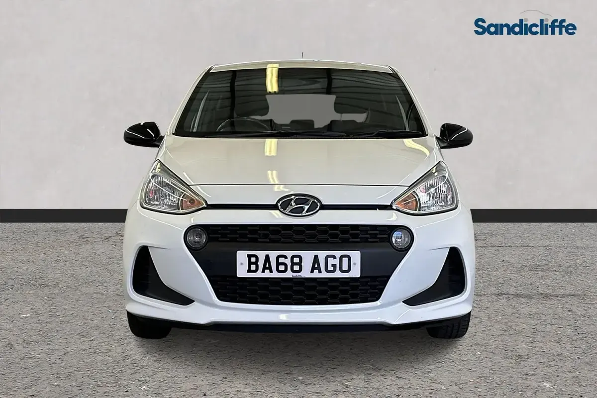Used Hyundai i10 GO! 67 HP (49 kW) 2018 White Hatchback