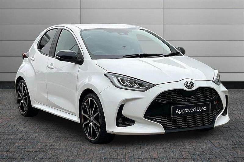 Used Toyota Yaris Hybrid Sport 116 HP (85 kW) 2023 White Hatchback