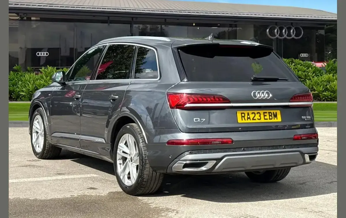 Used Audi Q7 S-Line 286 HP (210 kW) 2023 Grey SUV